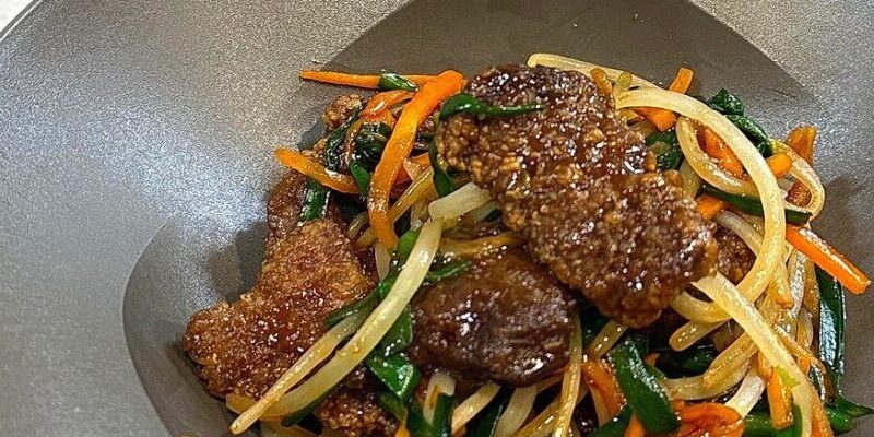 10分で完成！コープデリミールキット「しっとり国産豚レバーフライとたっぷりニラのレバニラ炒め」【実食レビュー】 